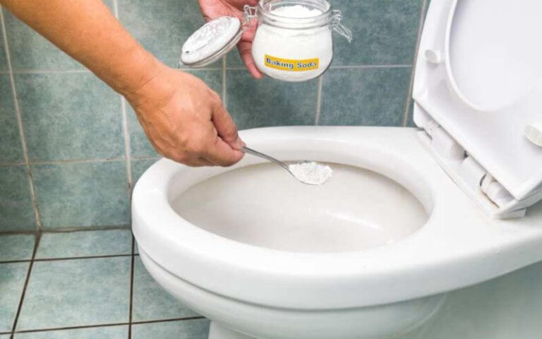 bồn cầu bị ố vàng