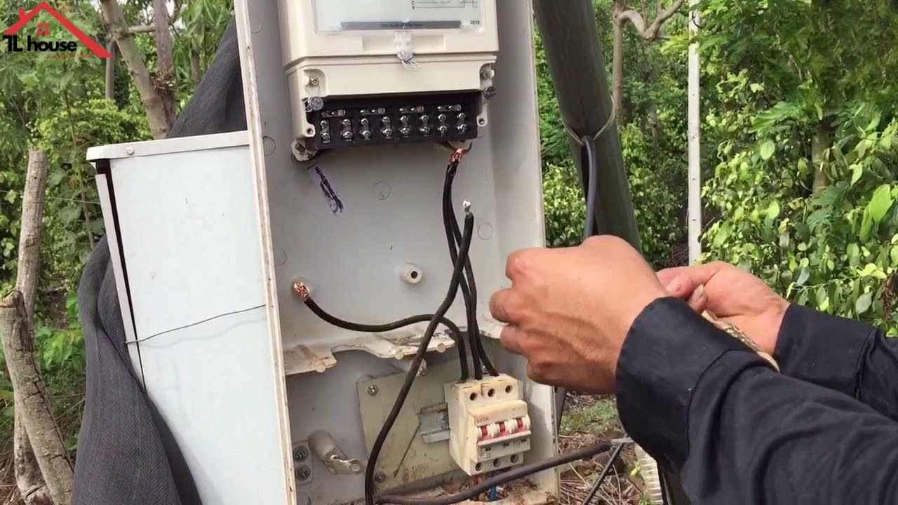 Thợ lắp đồng hồ điện, công tơ điện uy tín chất lượng